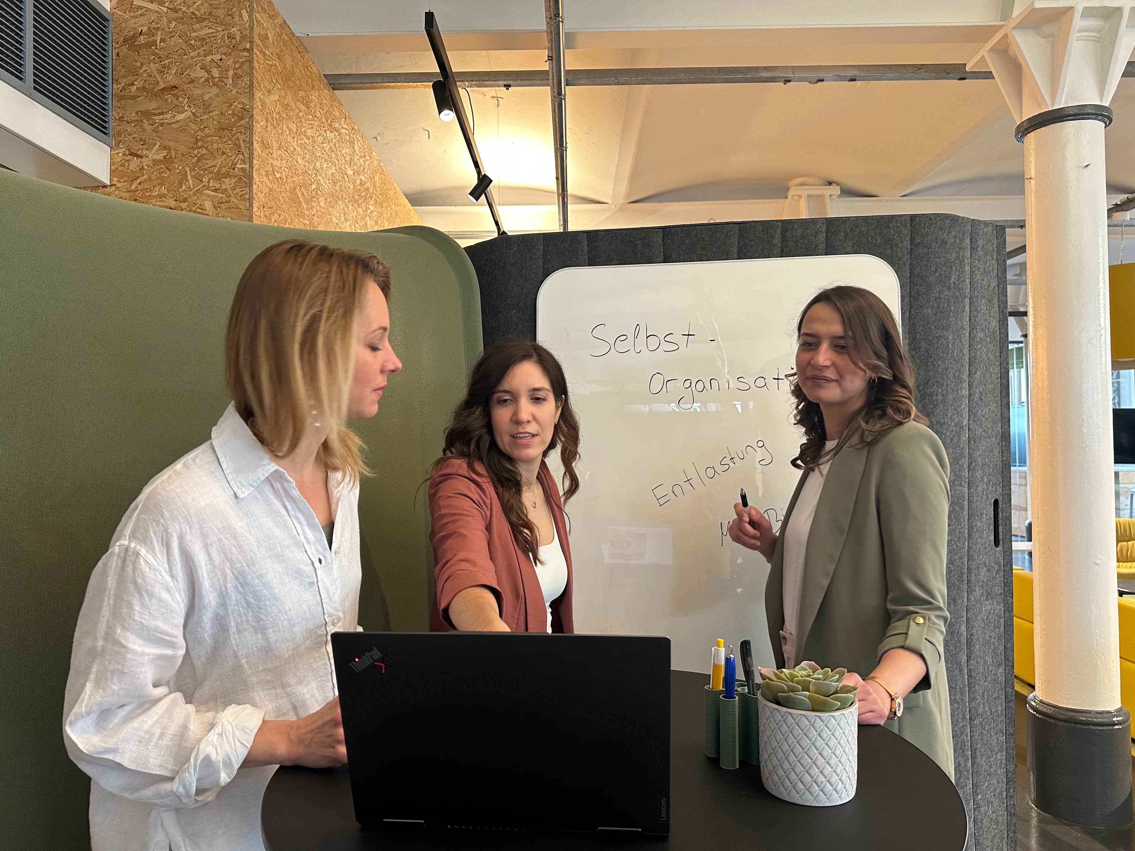 Das PEC-Team im Sprint zum Thema Selbstorganisation am Whiteboard